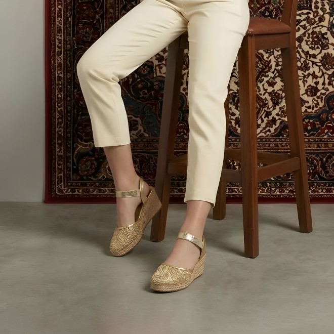 Cheemo Women Gold Casual Sandals (SKU: 92-234-15-38)