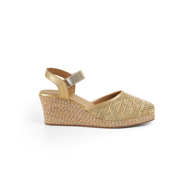 Cheemo Women Gold Casual Sandals (SKU: 92-234-15-38)