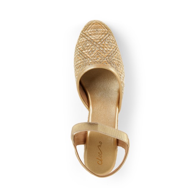 Cheemo Women Gold Casual Sandals (SKU: 92-234-15-38)