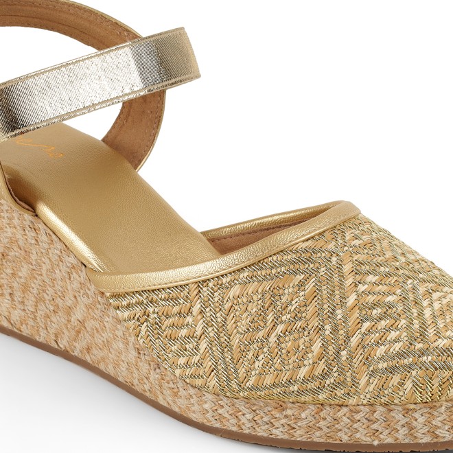 Cheemo Women Gold Casual Sandals (SKU: 92-234-15-38)
