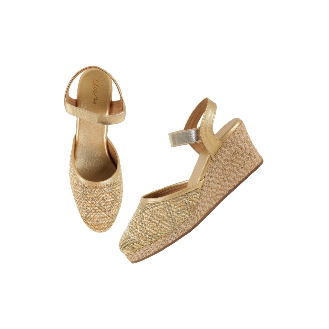 Cheemo Women Gold Casual Sandals (SKU: 92-234-15-38)